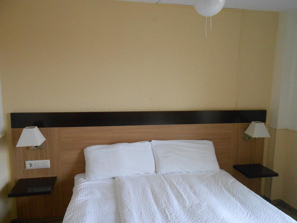Hotel Marbella روساس المظهر الخارجي الصورة